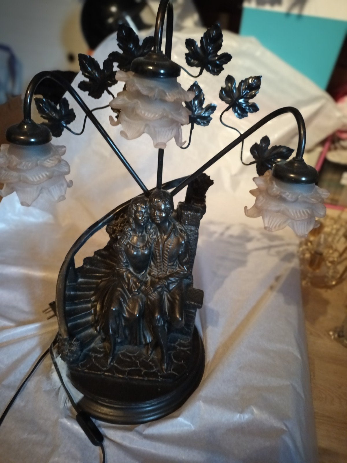 Mooie lamp met beeld van paar op trap, Antiek en Kunst, Ophalen