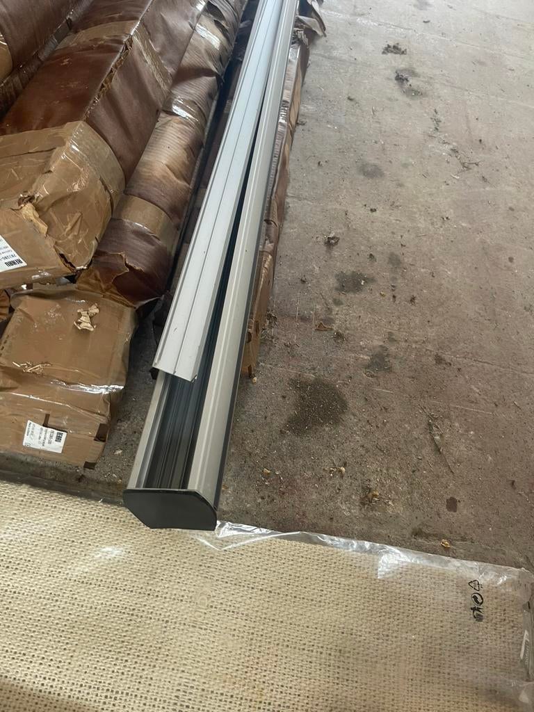 Lot 37 colonnes électriques REHAU 2,80m alu, Enlèvement, Comme neuf, Autres types