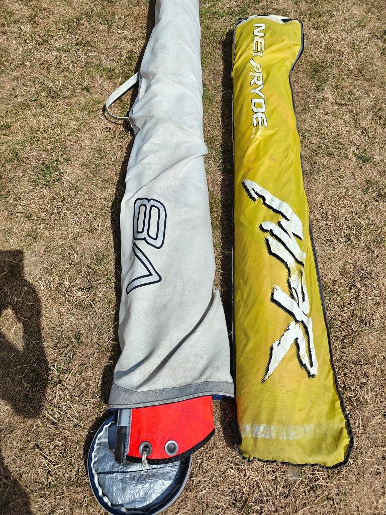 Neilpryde V8 8.5, Sports nautiques & Bateaux, Planche à voile, Utilisé, Voile, Neilpryde, Avec sac de transport, 8 m² ou plus