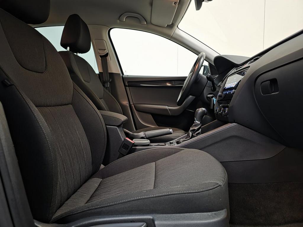 Skoda Octavia 1.6 TDI Autom. - Apple CarPlay - Topstaat!, Auto's, Skoda, 4 deurs, 4 cilinders, https://public.car-pass.be/vhr/7e2e5183-8592-4998-9df4-8e068444e22e