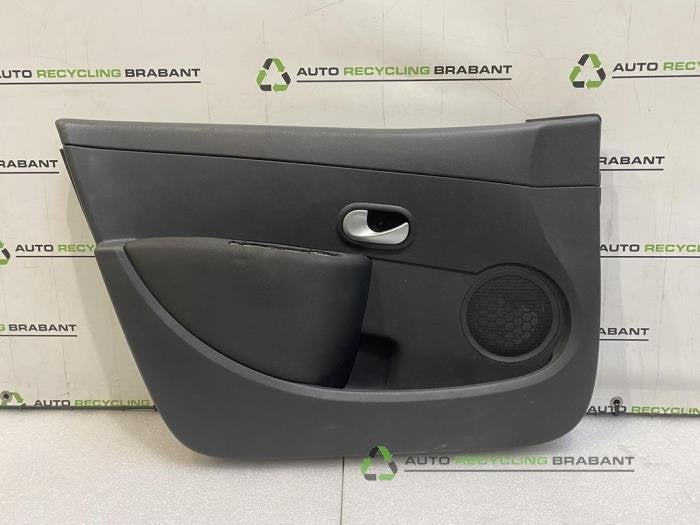 Revêtement portière 4portes avant gauche d'un Renault Clio, -, 3 mois de garantie, Utilisé, -