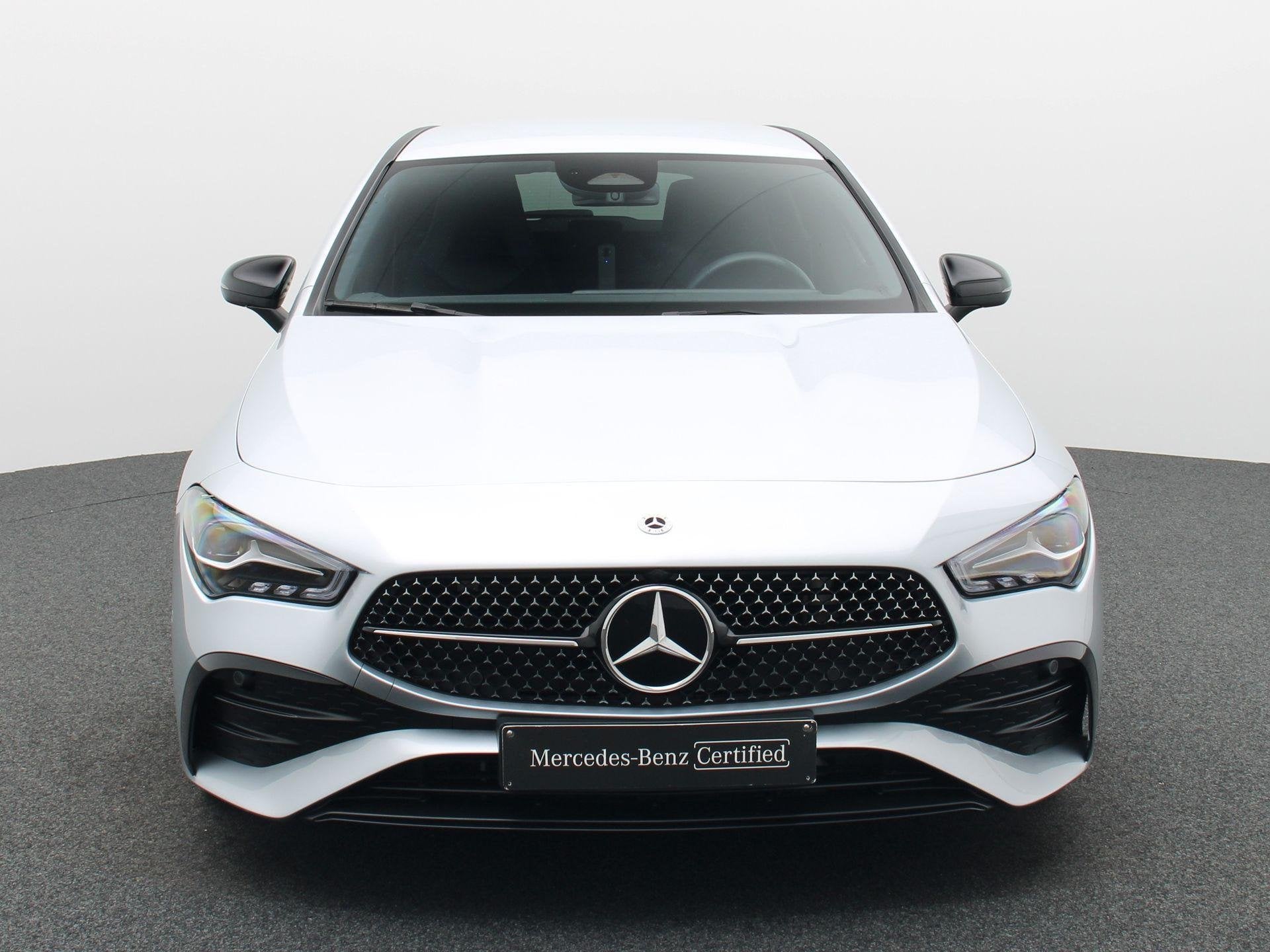Mercedes-Benz CLA 180 AMG Line Shooting Brake + CARPLAY + LE, Auto's, Mercedes-Benz, Stof, Gebruikt, Zwart, 4 cilinders