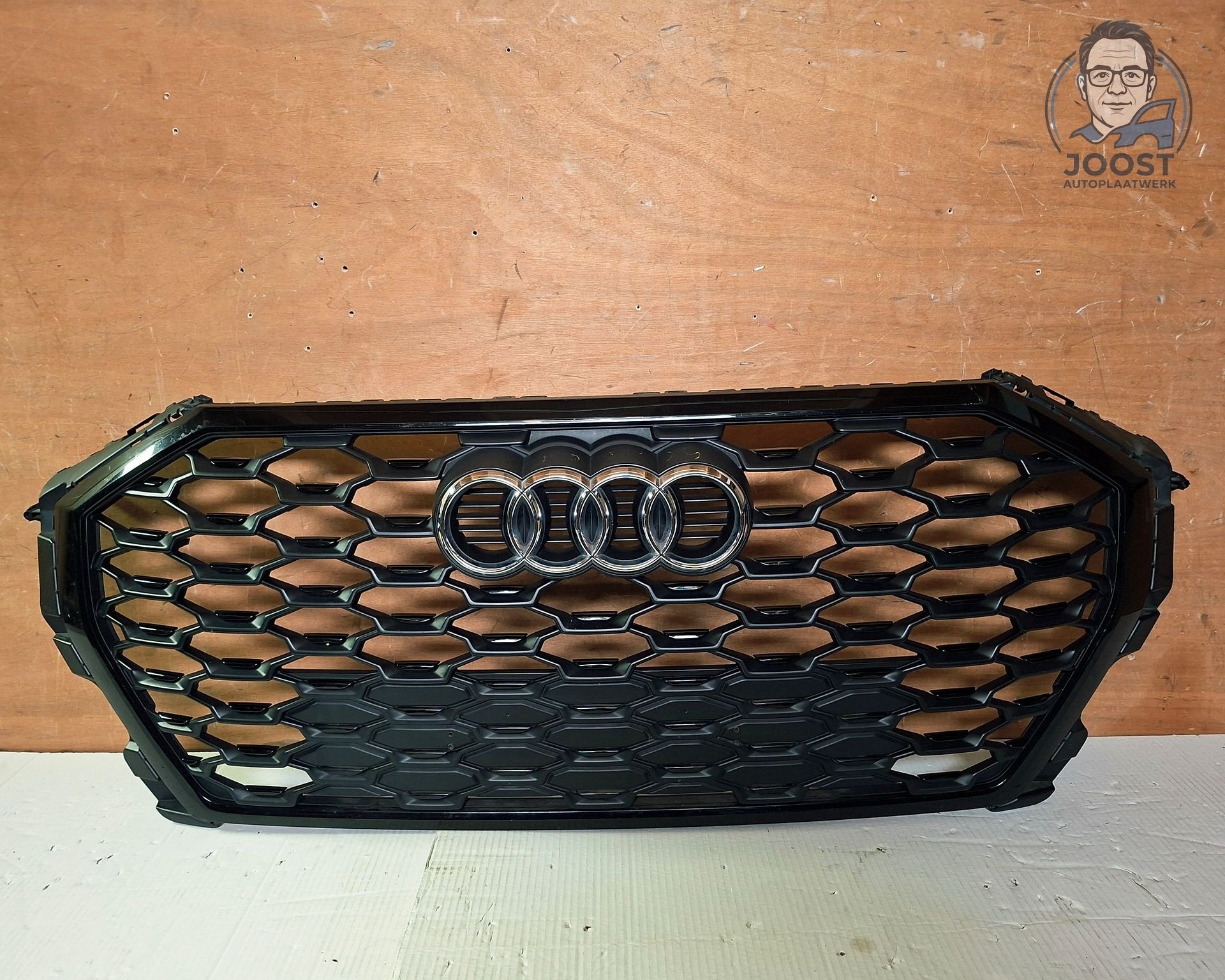 Grille OEM Audi Q3 F3 S-Line v.a 2018 hoogglans 83F853651, -Audi AG, Enlèvement ou Envoi, Origine de la pièce connue, -imprint@audi.de