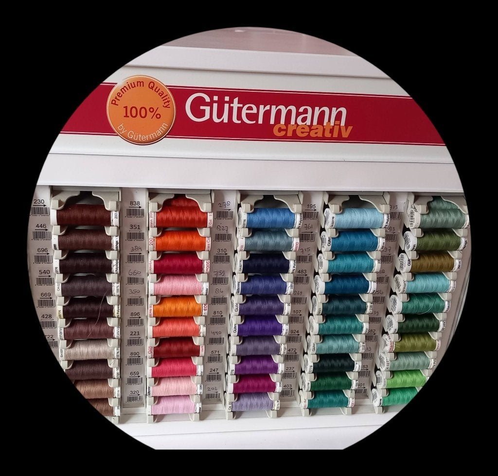 Gutermann naaigaren kast leeg € 75,= met 75 klossen € 225,=, Hobby & Loisirs créatifs, Couture & Fournitures, Enlèvement, Neuf
