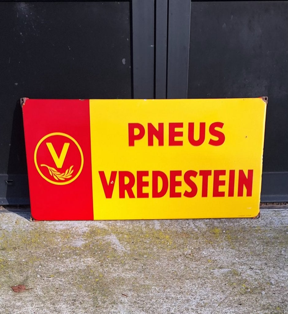 Zeer mooi emaille reclamebord van Vredestein banden., Ophalen of Verzenden, Gebruikt, Reclamebord