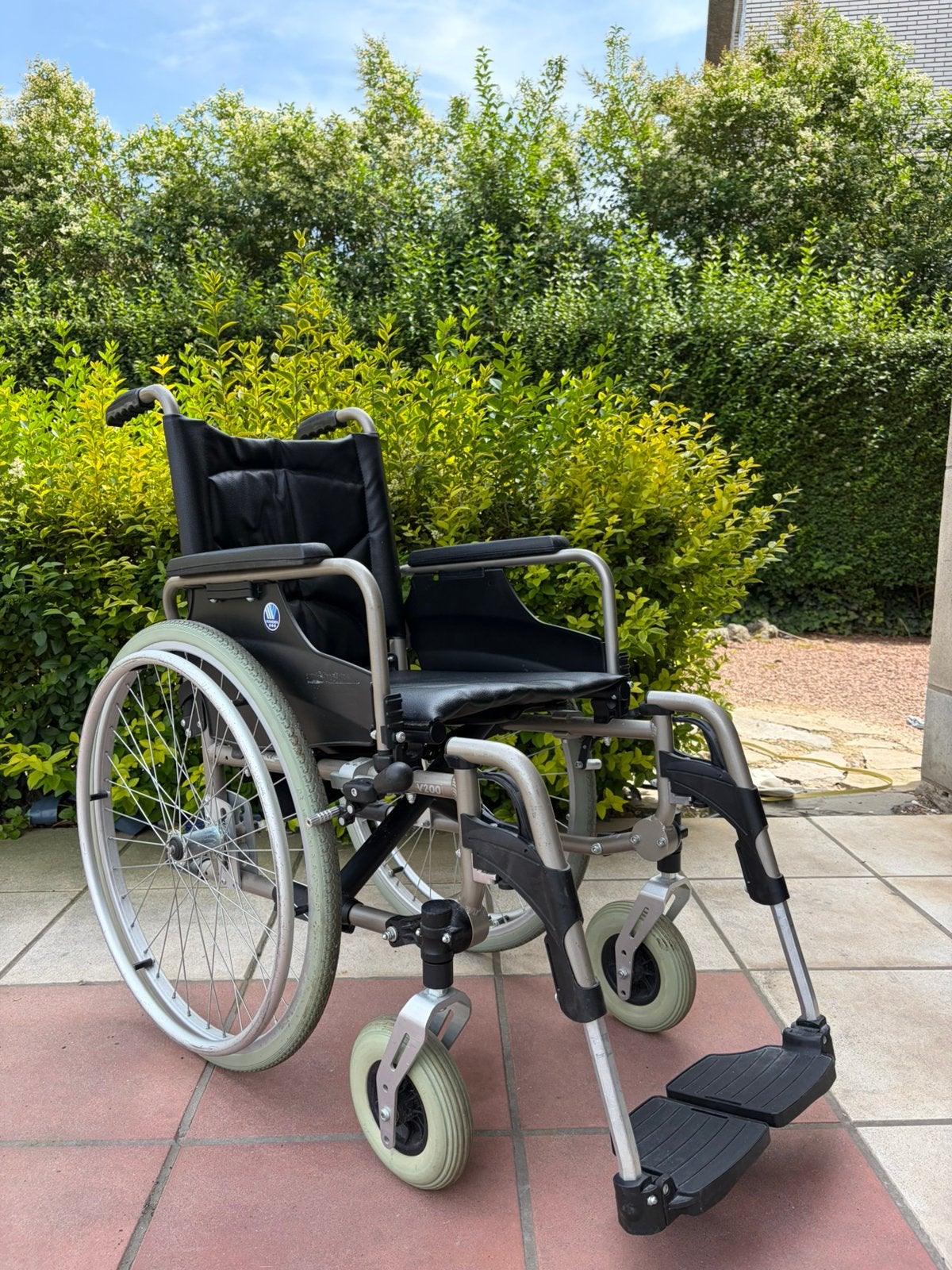 Chaise roulante pliable Vermeiren V 200 état neuf, Enlèvement ou Envoi, Pliant, Comme neuf, Fauteuil roulant manuel