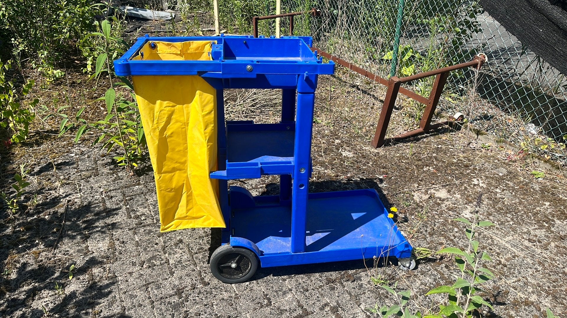 Chariot de nettoyage - avec sac à linge, Enlèvement, Seau, Bac ou Chariot à balais
