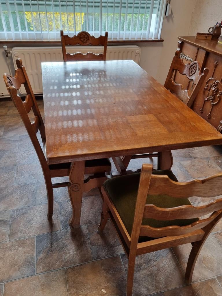 Gratuit Table en chêne  et 6 chaises, Maison & Meubles, Salles à manger complètes, Enlèvement