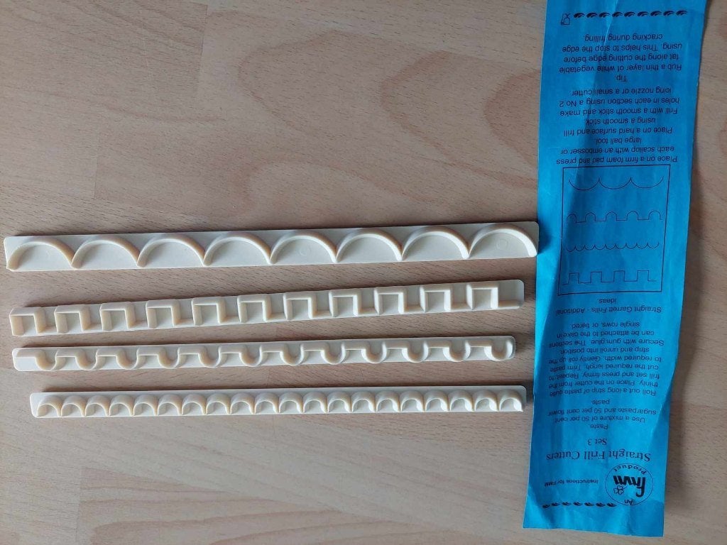 FMM Uitsteker Straight Frill nr. 3, Ophalen of Verzenden, Zo goed als nieuw, Taarten of Cupcakes, Overige typen