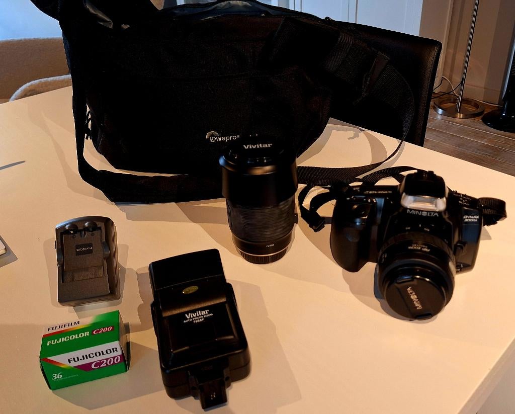 Appareil photo réflex Minolta Dynax 300si + objectifs etc., Enlèvement, Comme neuf, Minolta