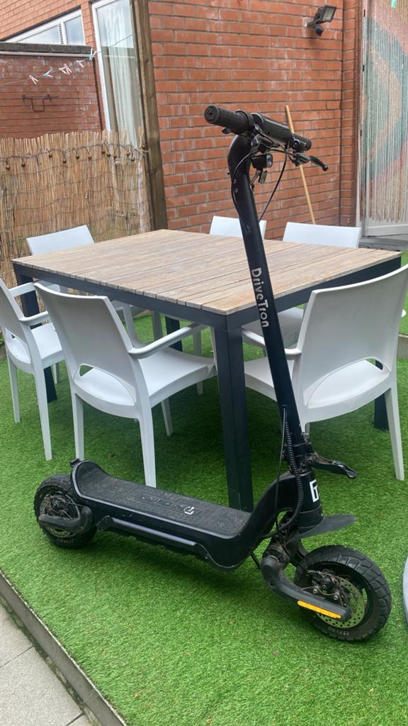 E scooter, Fietsen en Brommers, Steps, Ophalen of Verzenden, Zo goed als nieuw