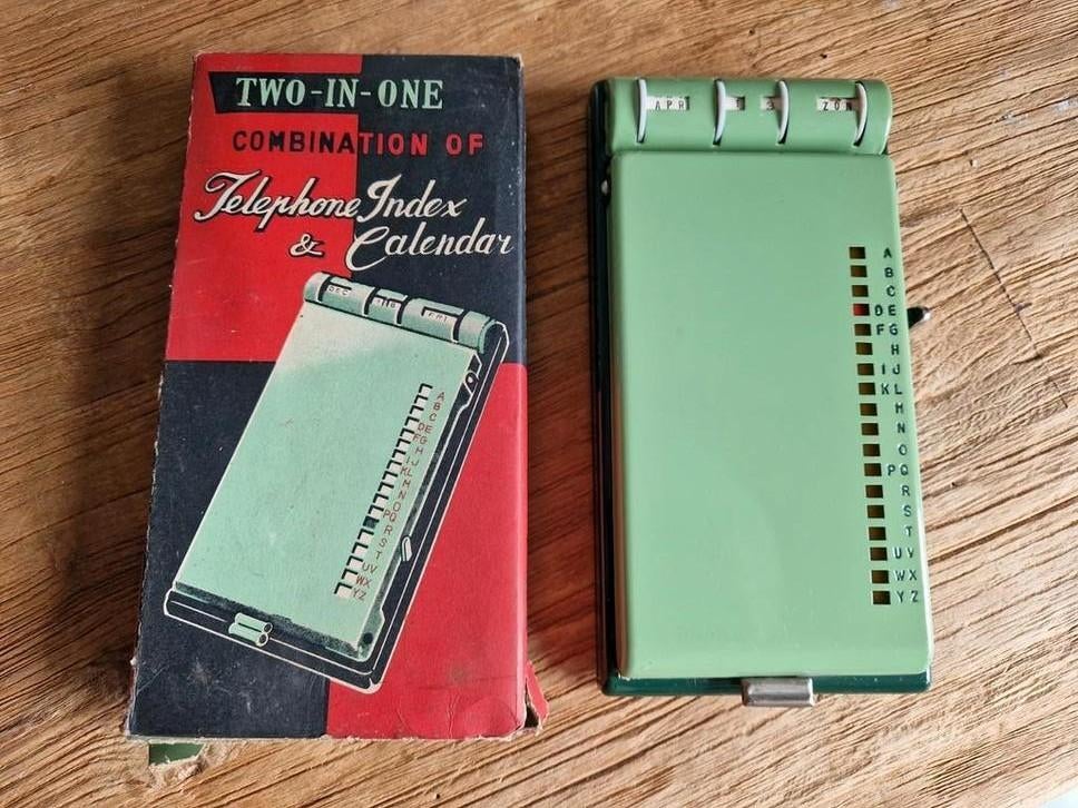 Vintage blikken telefoon register + kalender, Antiek en Kunst, Ophalen of Verzenden
