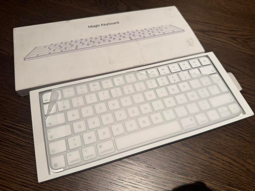 Apple Magic Keyboard - Azerty - USB C - Wit - Spotprijs, Computers en Software, Ophalen of Verzenden, Azerty, Zo goed als nieuw