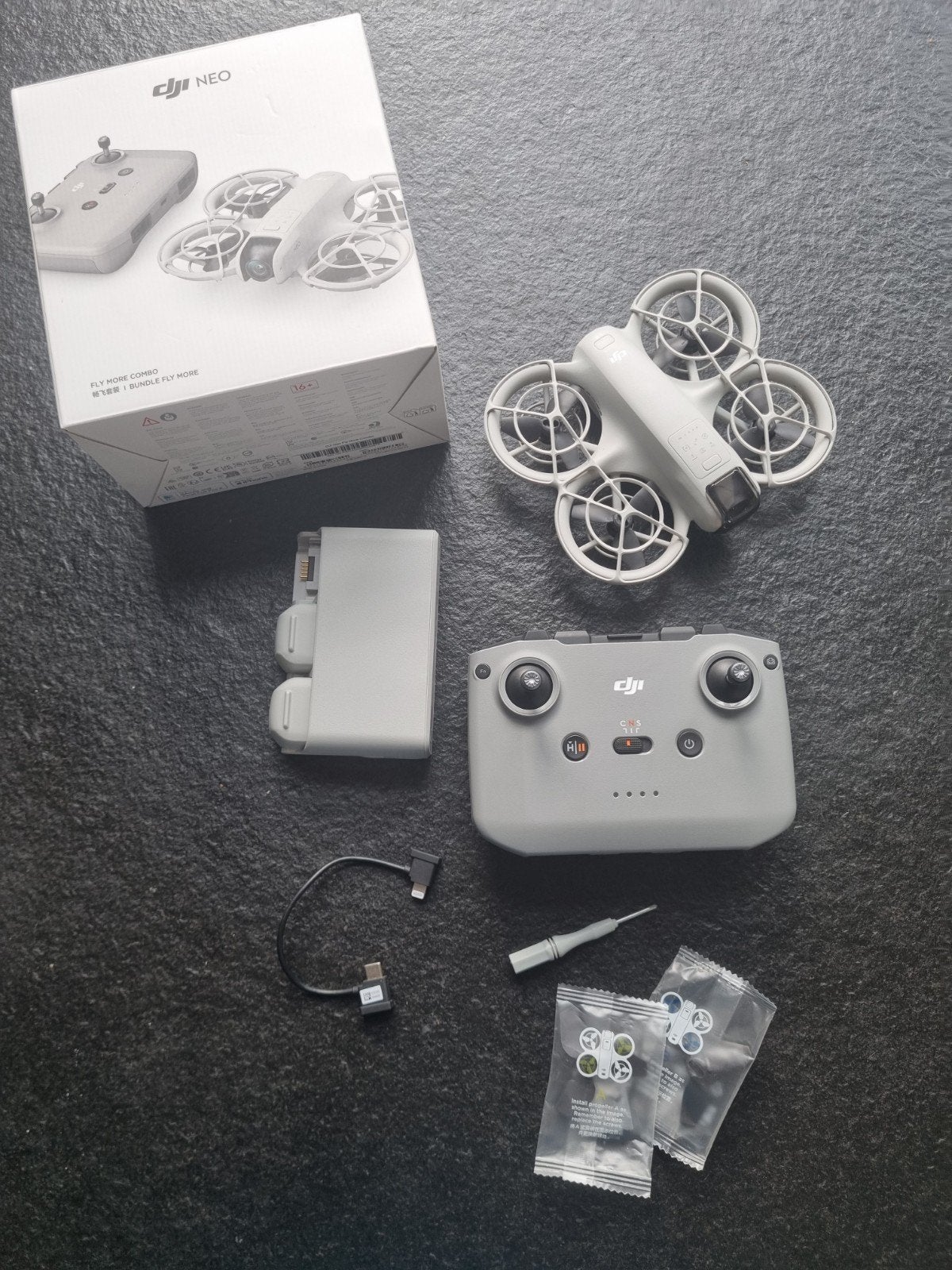 DJI Neo Fly More Combo, TV, Hi-fi & Vidéo, Drone avec caméra, Enlèvement ou Envoi, Moins de 250 g, Qualité supérieure