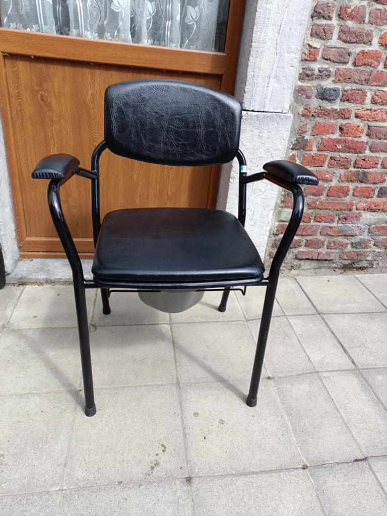 Chaise percée avec seau hygiénique 53cm d assise, Diversen, Verpleegmiddelen, Ophalen, Zo goed als nieuw