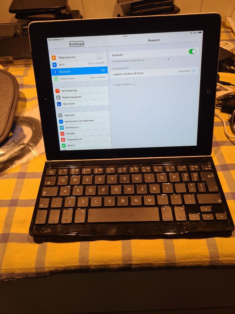 Logitech Ultra thin magnetic keyboard cover voor iPad., 10 inch, Gebruikt, Logitech, Ophalen of Verzenden