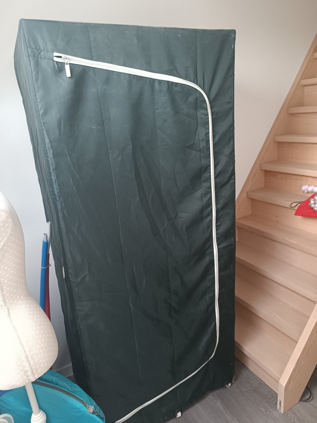 Kast om iets in te hangen ofz, Ophalen
