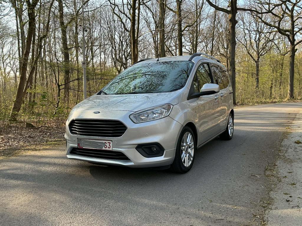 Ford Tourneo Courier 1.5 TDCi Titanium gsm0465572733, Auto's, Ford, Voorwielaandrijving, Stof, 4 cilinders, Adaptive Cruise Control