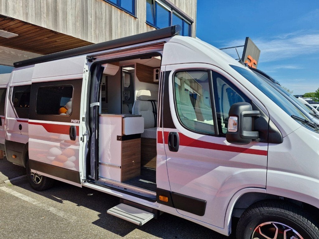 2025 PILOTE VEGA 630J - 140Pk Automaat met luifeltent, Automaat, Chemisch toilet, 6 tot 7 meter, Bedrijf