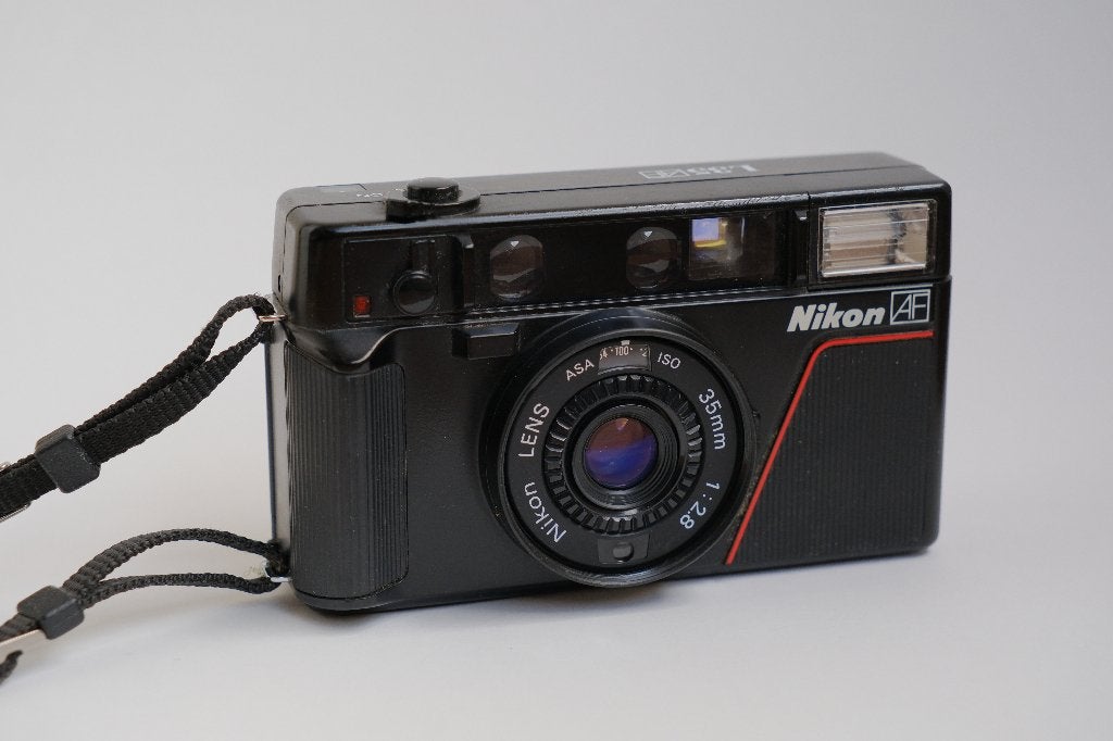 Nikon L35 AF - 35mm camera - 35mm f2.8 lens, Audio, Tv en Foto, Fotocamera's Analoog, Ophalen of Verzenden, Nikon