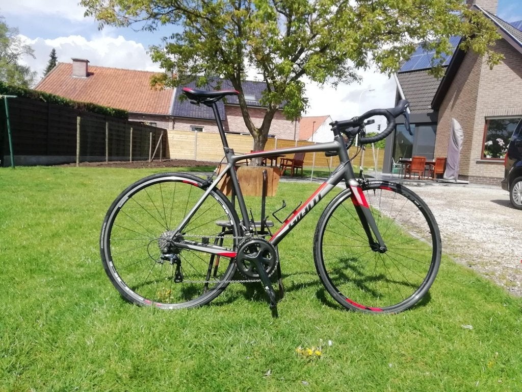 Racefiets Giant Contend SL, Ophalen, Gebruikt, Velgrem, Versnellingen