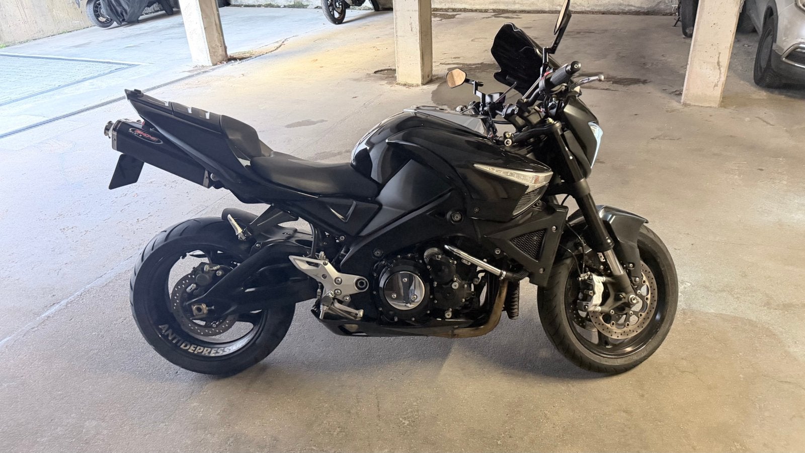B-King tres rare a vendre ou à échanger (lire l‘annonce svp), Motos, Plus de 35 kW, 1340 cm³, Particulier, 4 cylindres