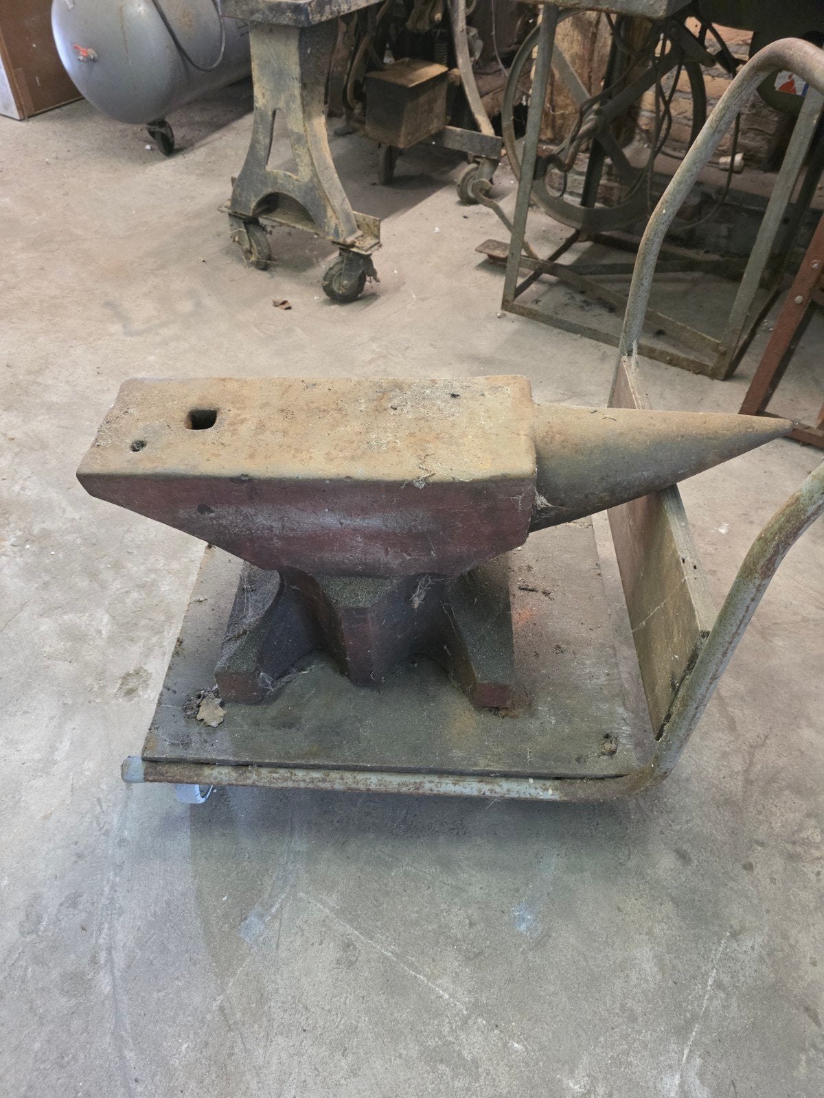 Groot zeer zwaar aambeeld, schatting ca.230 kg, Ophalen