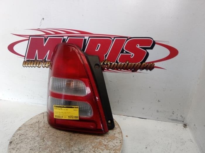 Achterlicht links van een Daihatsu Gran Move, Gebruikt, Daihatsu, -, -