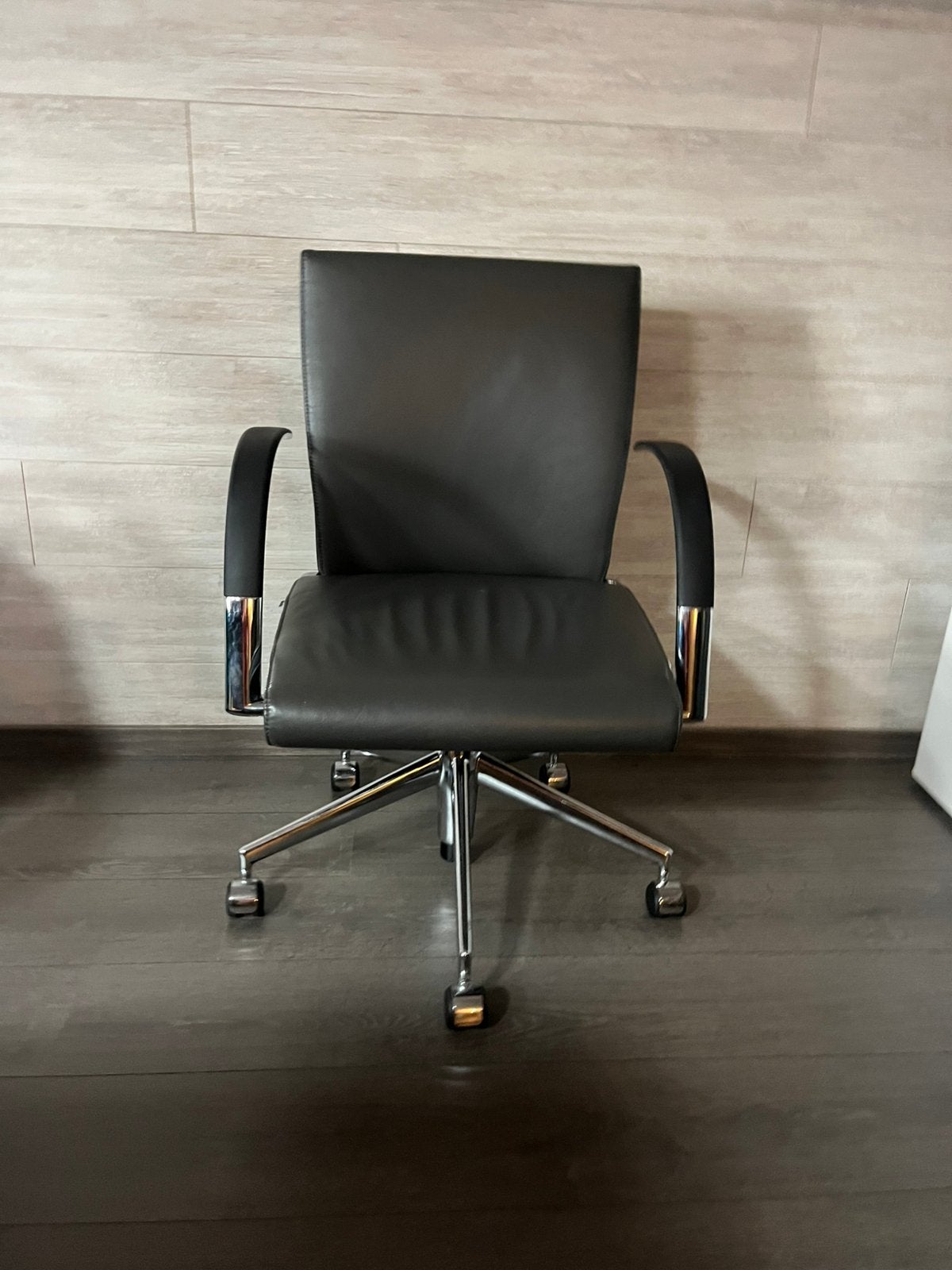 Refurbished Ahrend 350 leder en chroom., Ophalen, Zo goed als nieuw, Grijs, Bureaustoel