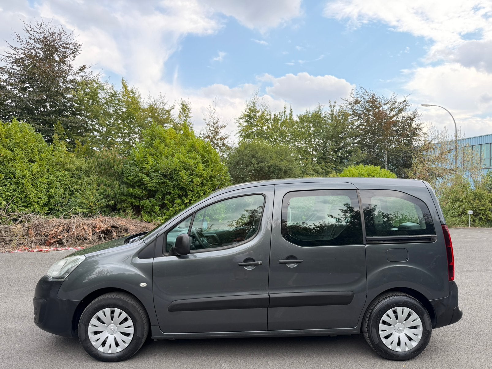 Citroën Berlingo 1.6 Hdi/1 Main - 5 zitplaatsen - Airco, Euro 6, 4 cilinders, 1578 cc, Zilver of Grijs