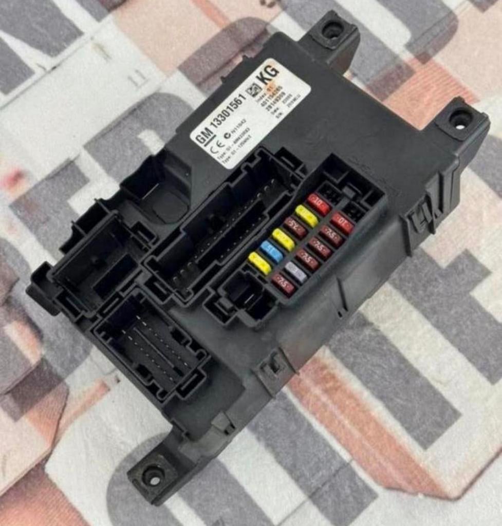 Boîte fusibles d'origine Opel Corsa D 13301561 BCM 2006-2012, Enlèvement ou Envoi, Utilisé, Opel