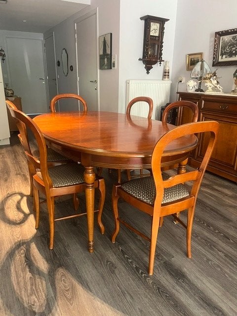Eetplaats Massief Kerselaar 200 euro, Huis en Inrichting, Ophalen, Zo goed als nieuw, Bewerkt massief kerselaar hout, 6 tot 8 stoelen