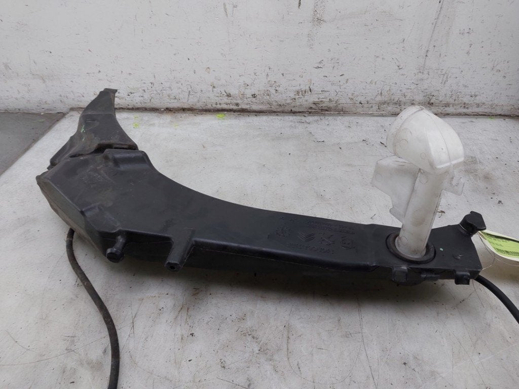RUITENSPROEIERRESERVOIR VOOR 308 (L3 / L8 / LB / LH / LP), Kontakt-peugeot@peugeot.com, Gebruikt, Peugeot Deutschland GmbH, Bahnhofsplatz
65423  Rüsselsheim, DE