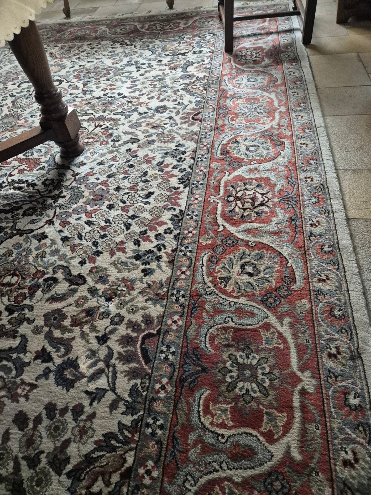 Il s'agit d'un tapis oriental traditionnel avec un rouge dis, Maison & Meubles, 200 cm ou plus, 200 cm ou plus, Comme neuf, Enlèvement
