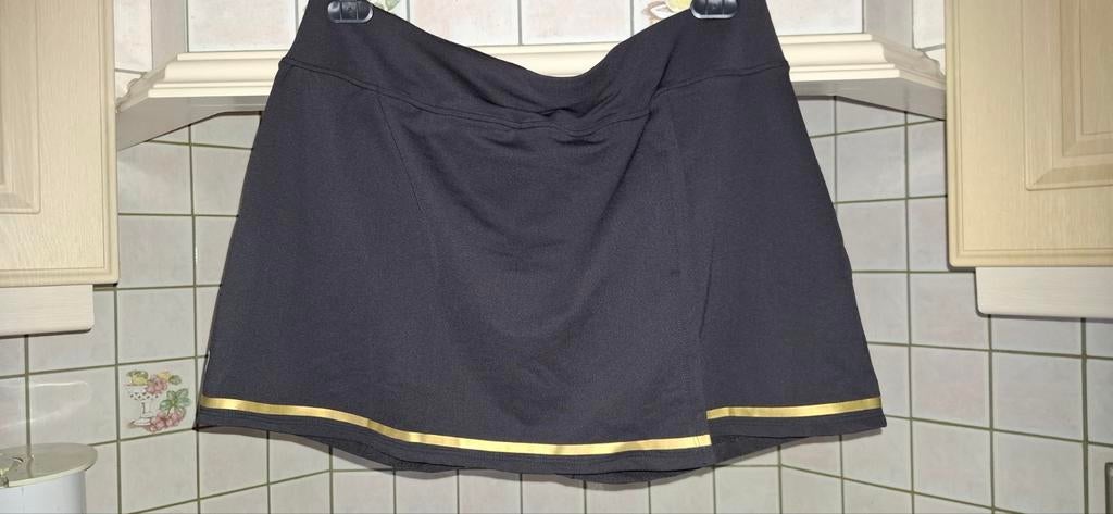 Zwart sport rokje met shortje onder  ,maat 44 / 46, Kleding | Dames, Sportkleding, Ophalen, Maat 42/44 (L), Zwart