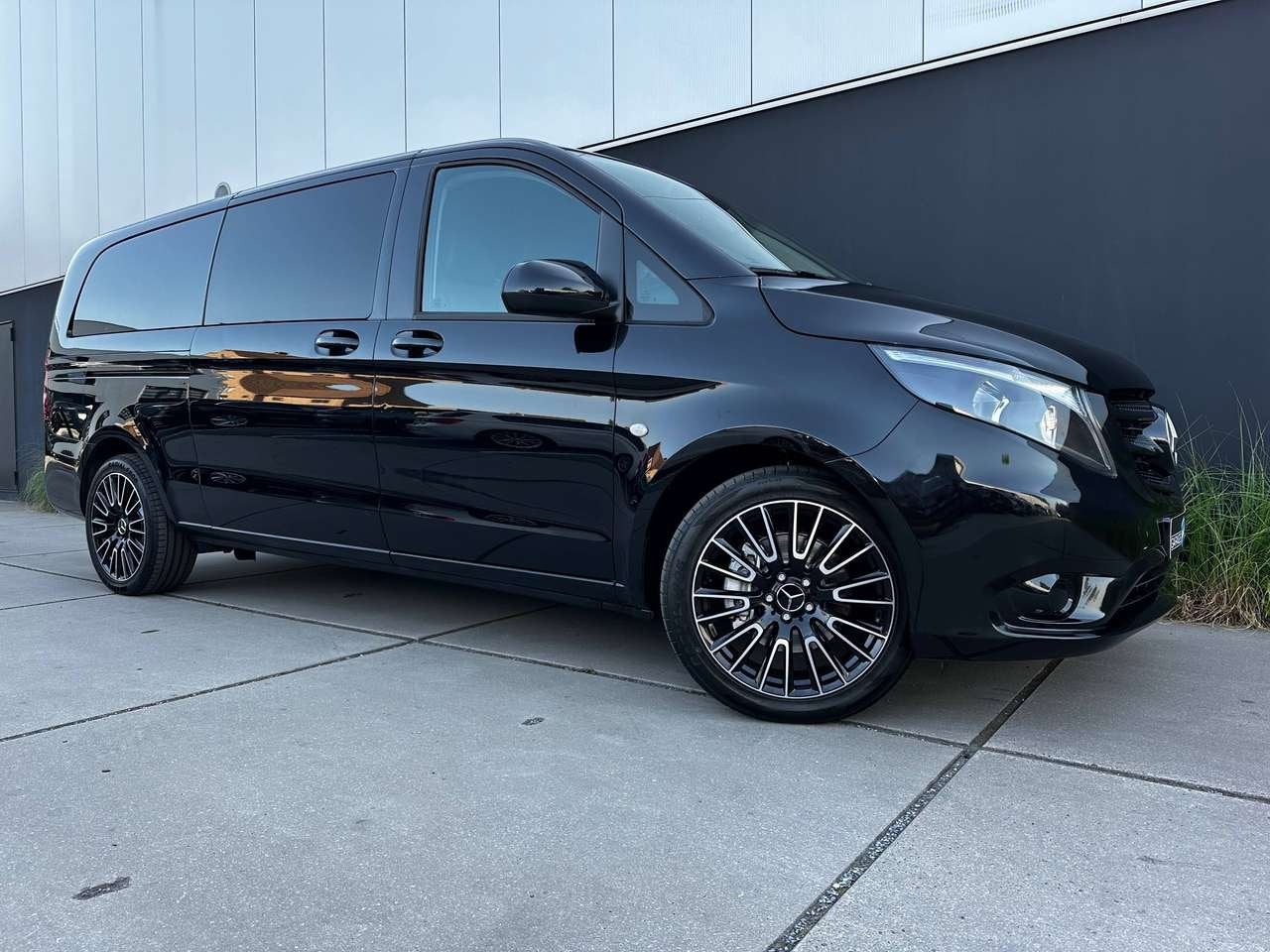 Mercedes-Benz Vito 114 CDI TOURER *AUT.*8+1ZITPL.*NAVI*LEDE, Auto's, Monovolume, Zwart, 4 cilinders, Zwart