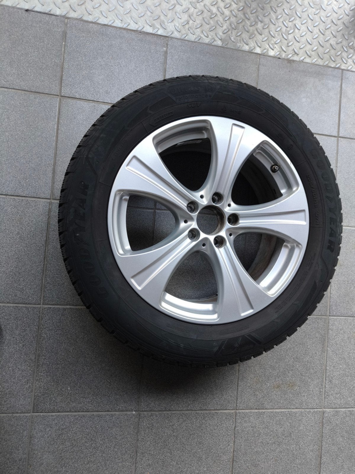 jantes alu Origine mercedes GLC 400, Pneu(s)