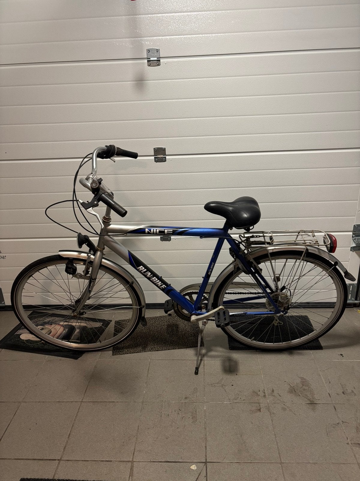Studenten fiets, Fietsen en Brommers, Ophalen, Zo goed als nieuw