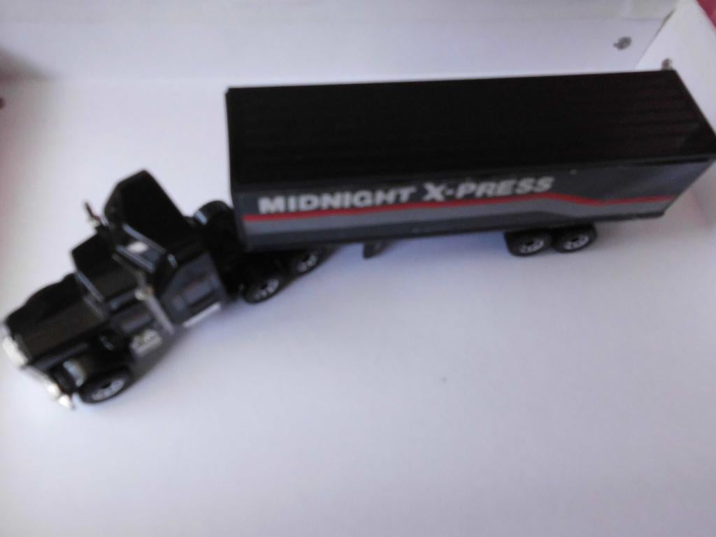 Matchbox Kenworth Aerodyne (Midnight Express), Ophalen of Verzenden, Zo goed als nieuw, Auto's