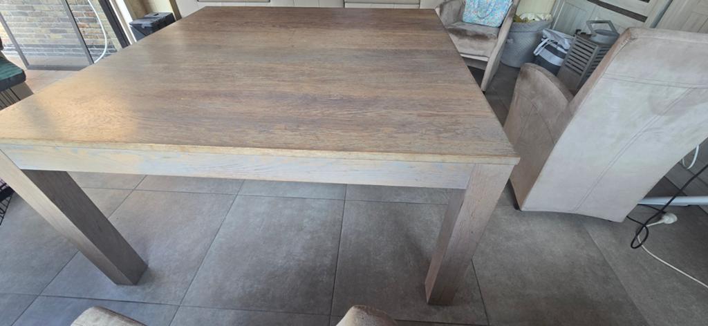 Stevige eetkamertafel, Ophalen