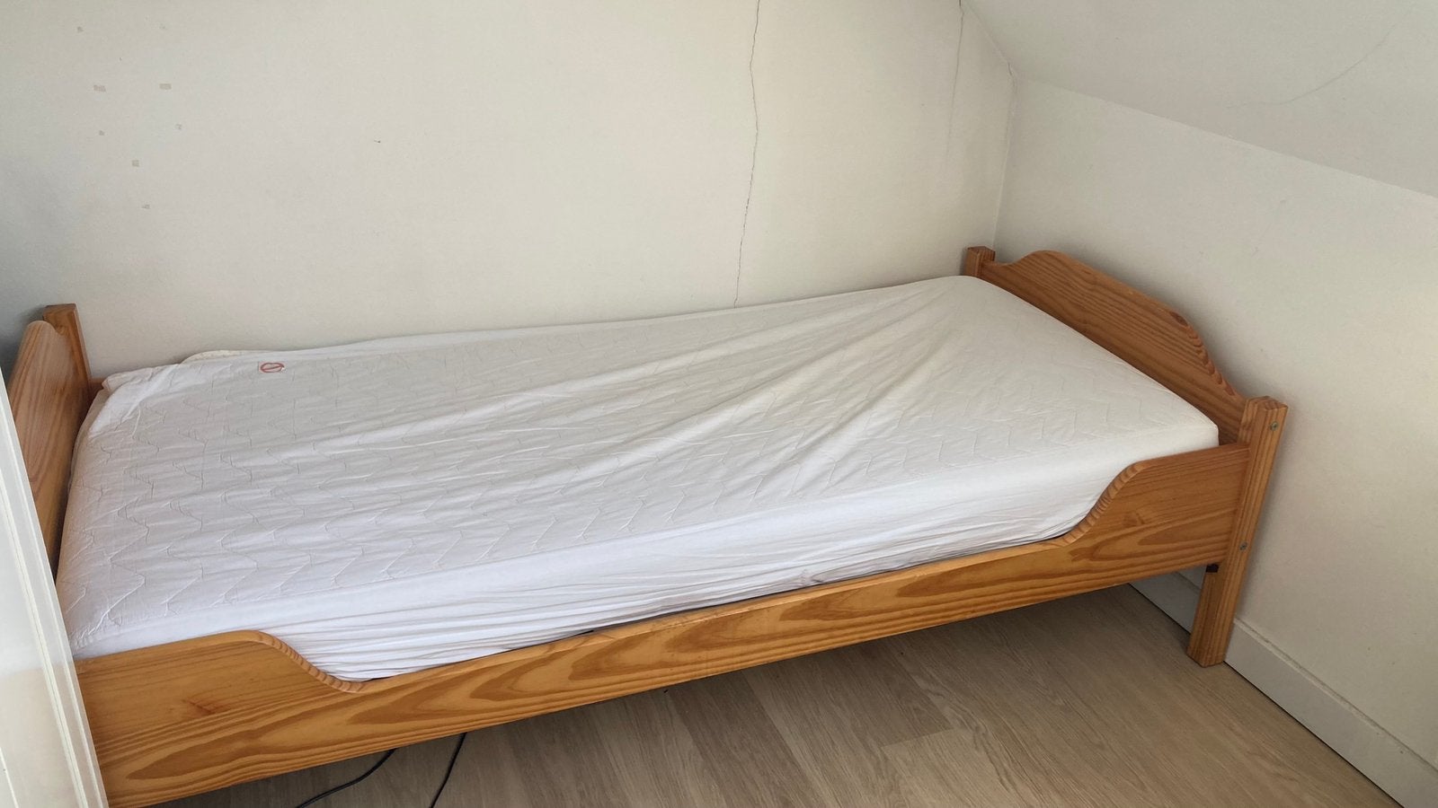Bedframe met lattenbodem, Ophalen, Eenpersoons, Hout, Verstelbaar