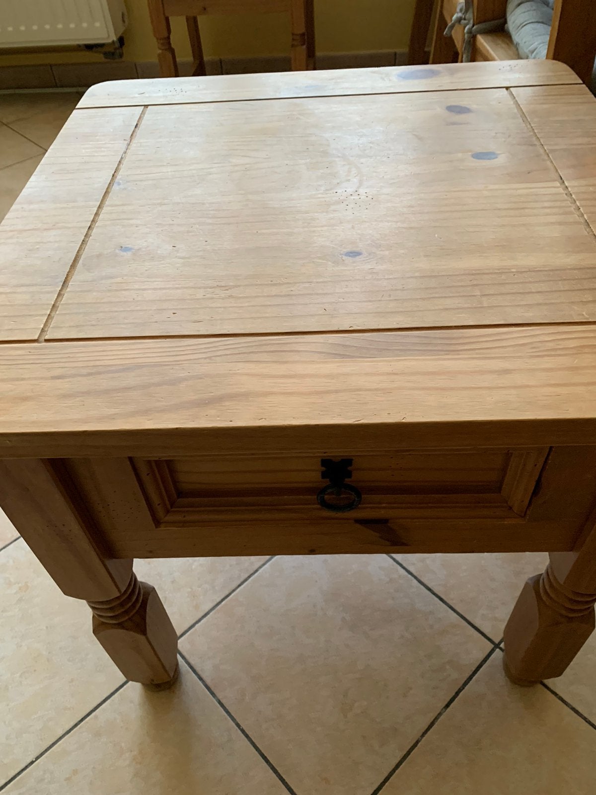 Kleine massief houten tafel, Huis en Inrichting, Ophalen, Gebruikt, Vierkant, Hout