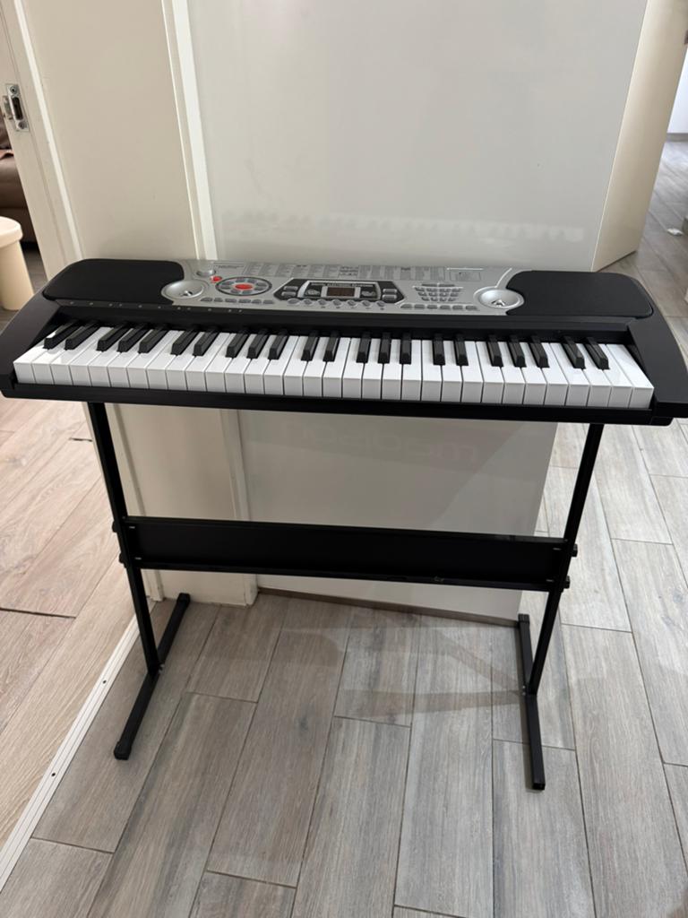 ELECTRONISCHE KEYBOARD SET MET MICRO & STANDAARD, Muziek en Instrumenten, Keyboards, Ophalen, Zo goed als nieuw