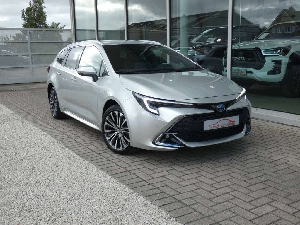 Toyota Corolla 1.8 Hybrid STYLE+TECH PACK 140pk +Elektrische, 1300 kg, Gebruikt, 4 cilinders, Corolla