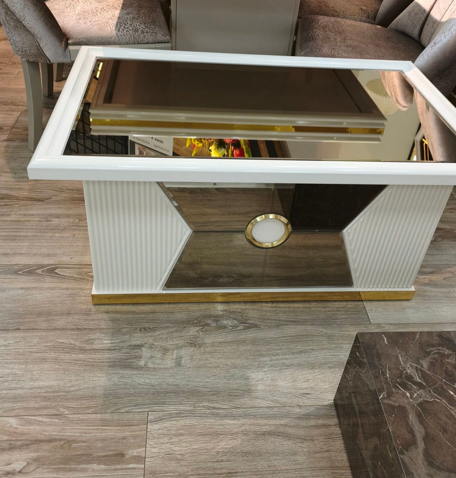 Meuble TV avec petite table