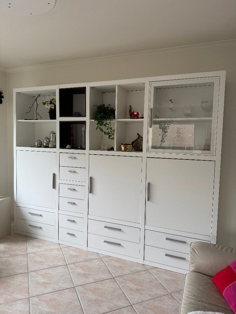 Witte vitrine kast, Huis en Inrichting, Ophalen, Met deur(en), 200 cm of meer, Zo goed als nieuw
