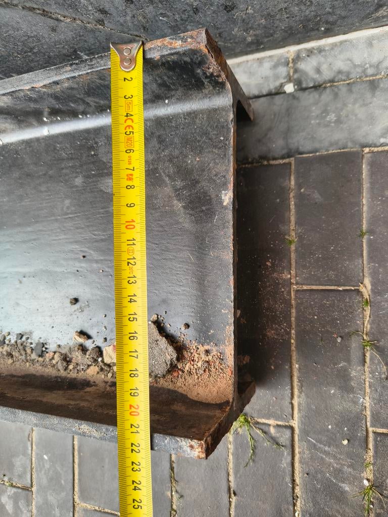 Poutrel, stalen ligger, 3m53 IPE ipe 220 kaarsrecht btw, Doe-het-zelf en Bouw, Ophalen