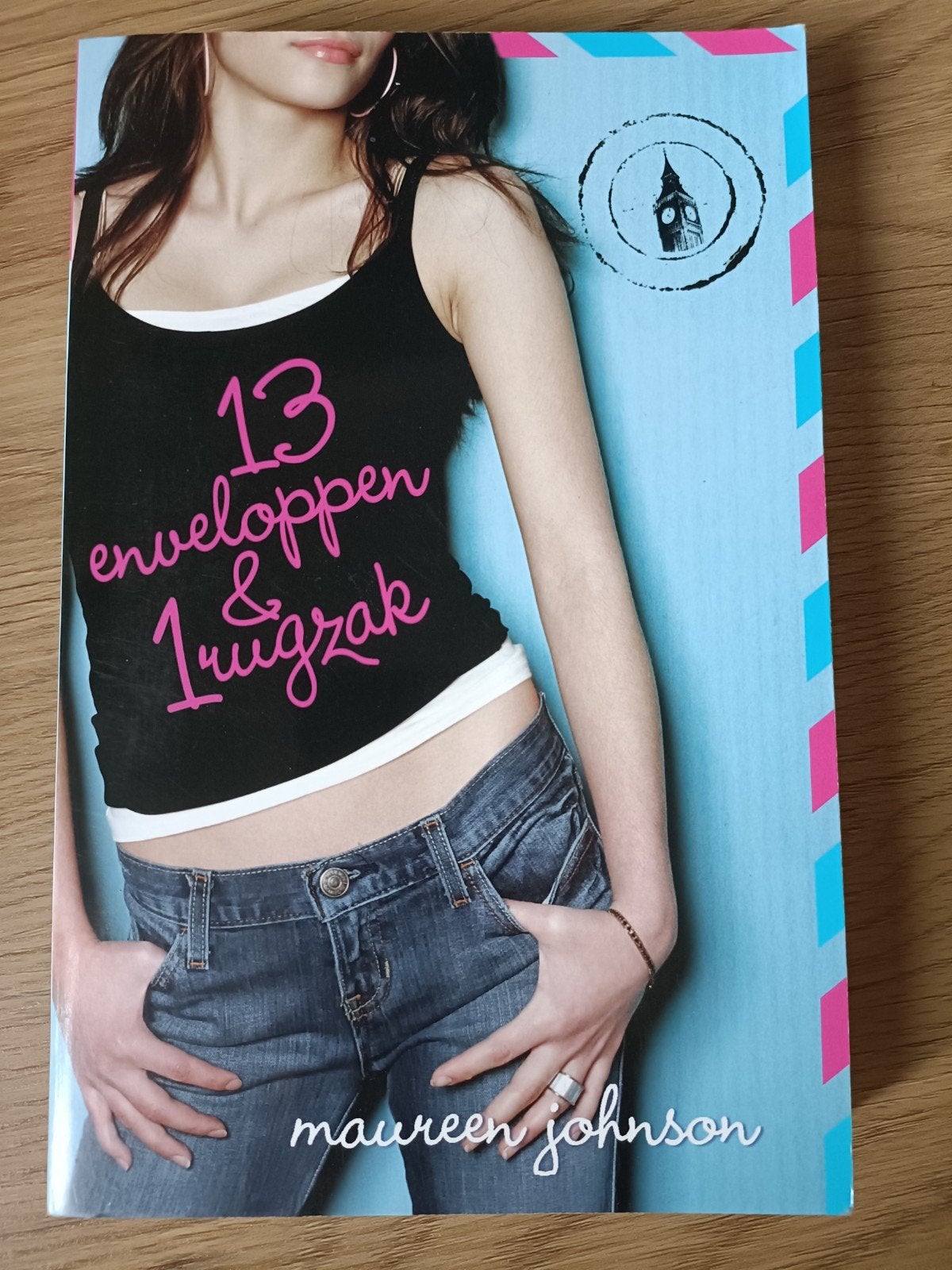 Maureen Johnson - 13 Enveloppen & 1 rugzak, Ophalen of Verzenden, Zo goed als nieuw, Fictie, Maureen Johnson