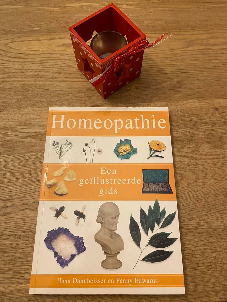 Homeopathie - Een geïllustreerde gids, Boeken, Ophalen, Gelezen, Overige onderwerpen, Achtergrond en Informatie