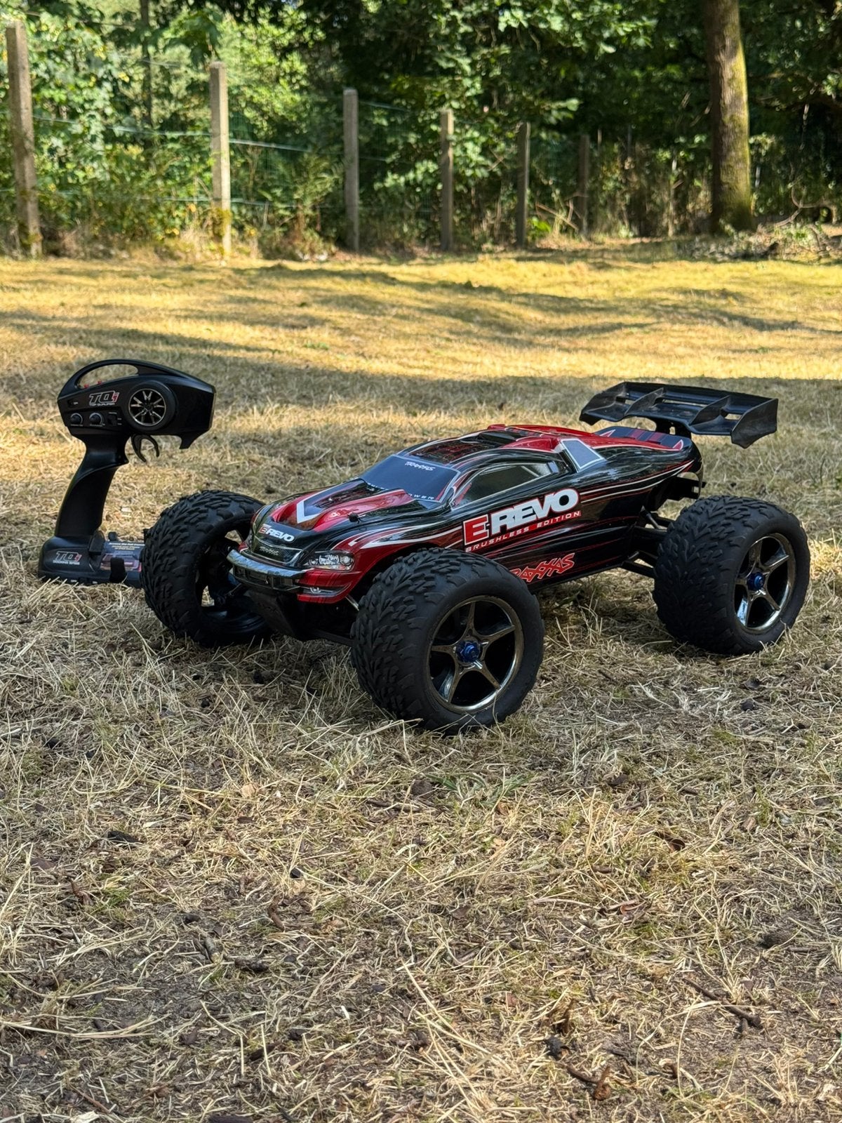Grote Traxxas E-Revo Brushless Edition 4WD + TQi-zender, Hobby en Vrije tijd, Modelbouw | Radiografisch | Auto's, Gebruikt, Schaal 1:8